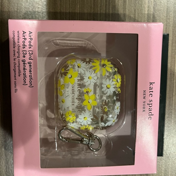Kate Spade Airpods case 3rd Generation - Picture 2 of 5